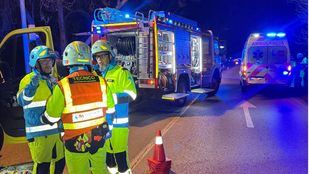 Siete heridos a colisionar un coche contra un árbol en Villalba