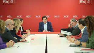 Óscar López se reúne con los alcaldes socialistas de la región