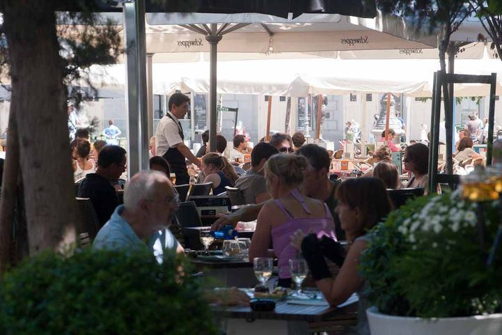 Terrazas de bares en calles del centro de Madrid