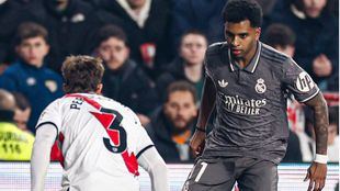 El Madrid naufraga en el caos de Vallecas