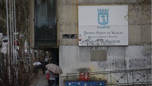 Centro deportivo municipal Puente de Vallecas en la calle Payaso Fofó.