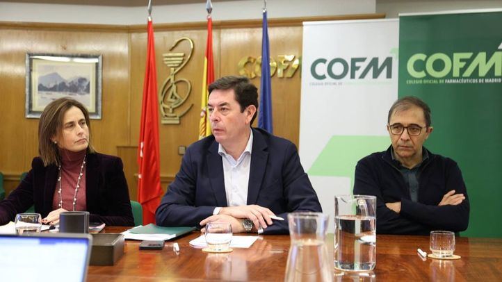 Marta de Zarandieta, secretaria del COFM; Manuel Martínez del Peral, presidente del COFM; y Luis Panadero, tesorero del COFM