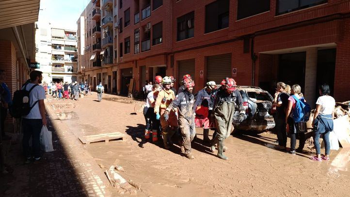 Los servicios de emergencia trabajan en Valencia
