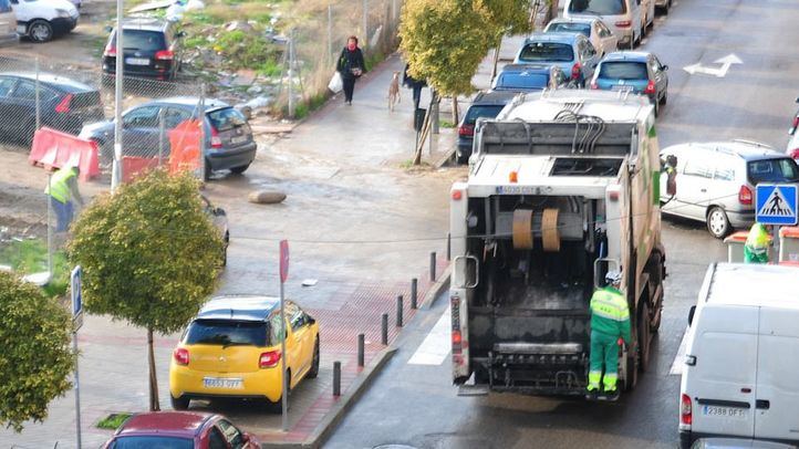 Camión de recogida de basuras en Vallecas