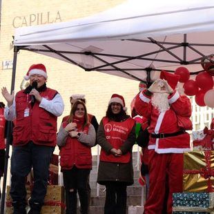 Fundación Madrina entrega 100 cestas solidarias a familias vulnerables