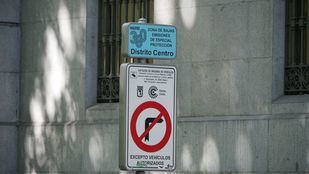 Los vehículos sin distintivo ambiental podrán aparcar en Madrid hasta 2025