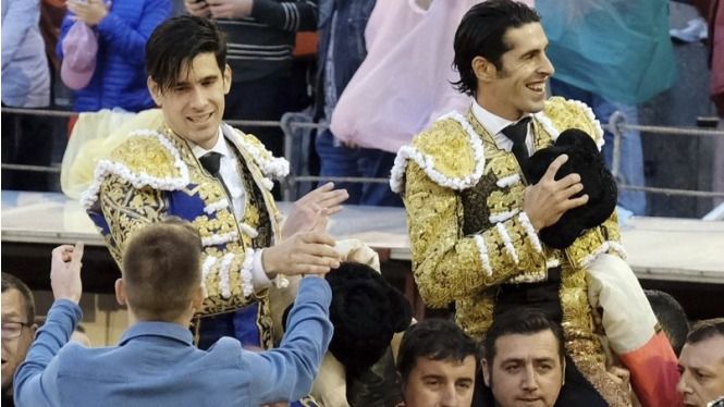 Puertas Grandes (chicas) para Talavante y López Simón