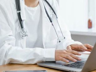 La mayoría de pacientes espera más de un mes para recibir cita con el especialista, según Facua