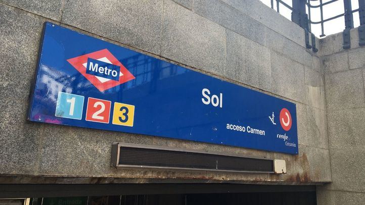 Fotos de recurso de la estación de metro y cercanías de Sol y de la Puerta del Sol