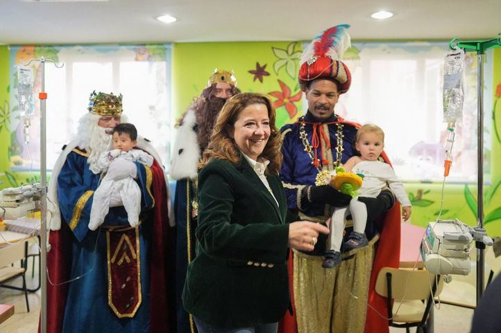 Los Reyes Magos visitan a los niños del Hospital de Alcalá