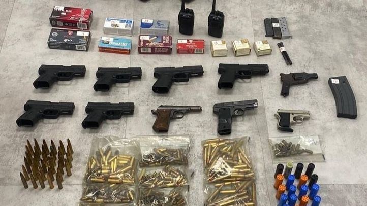 Material incautado a los detenidos por el robo y venta de armas