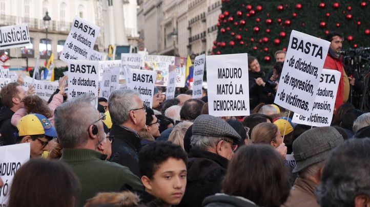 Concentración de venezolanos en la Puerta del Sol en apoyo a Edmundo González