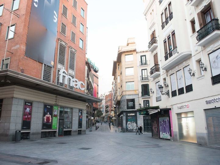 El edificio de la FNAC desde la Calle Preciados