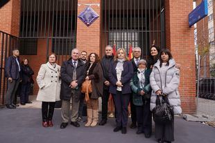La vicealcaldesa de Madrid y delegada de Seguridad y Emergencias, Inma Sanz, en el descubrimiento de la placa homenaje a dos policías asesinados por el Grapo.