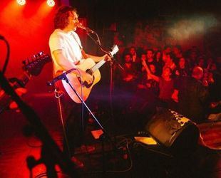 La 'Nueva Religión' de Pablo Rubio Y Los Chavales llega a sus fieles de Madrid