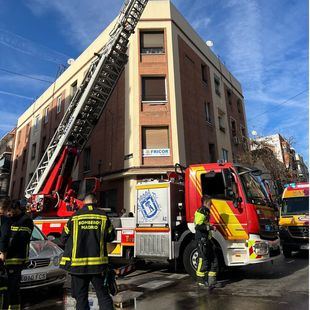 Una mujer mayor, rescatada en estado grave de un incendio en Carabanchel
