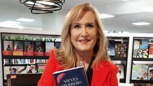 Nieves Herrero presenta la nueva novela 'Luna Roja'