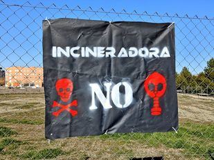 "Agua y calzado" para protestar por el cierre de Las Lomas en Valdemingómez