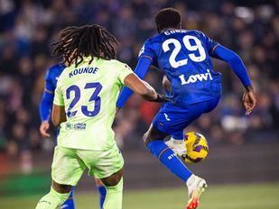 Koundé y Koba durante el Getafe 1-1 FC Barcelona