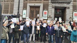 Concentración para pedir derechos básicos para los residentes de la Cañada Real