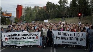 Vecinos de Villaverde protesta contra la construcción de un crematorio al lado del tanatorio M40.
