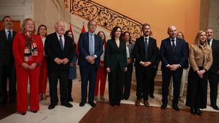 Los participantes en la Conferencia de presidentes de parlamentos autonómicos visitan Sol