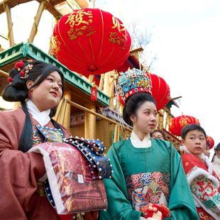 El Año Nuevo chino también se celebra en Madrid: miles de vecinos se reúnen en Usera