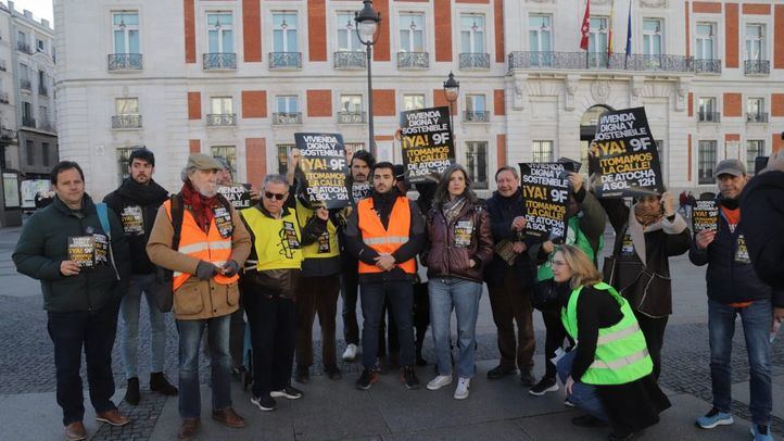 Hábitat 24 reparte octavillas sobre la manifestación del domingo por la crisis de la vivienda