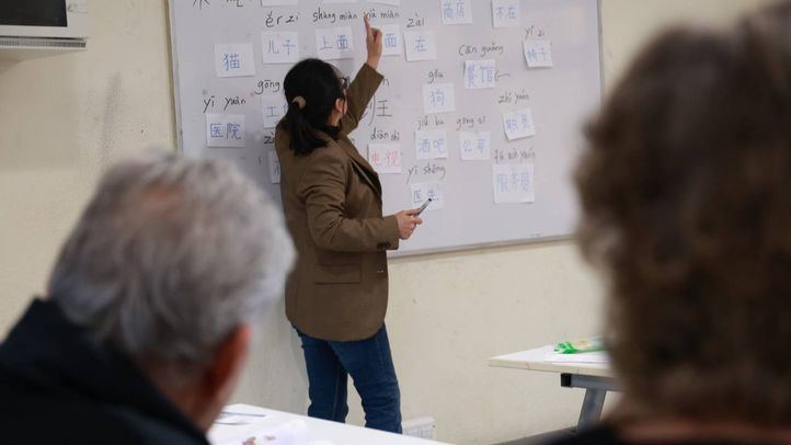Taller de caligrafía y clases de chino en el Centro Juvenil Luis Gonzaga