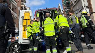 Una pareja cae por el hueco del ascensor de su edificio en Entrevías