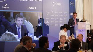 Almeida, sobre Mazón: “Está reconstruyendo Valencia con ayuda de los valencianos y no del Gobierno de España”