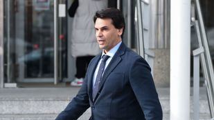 Ayuso critica la falta de seguridad en la visita al juzgado de su pareja "agredido" por una cámara