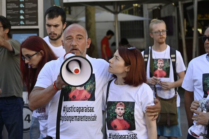 Concentración por la muerte de Isaac