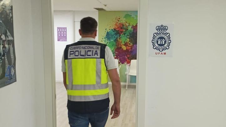 Un agente de la UFAM de la Policía Nacional, de espaldas, en una imagen de archivo.