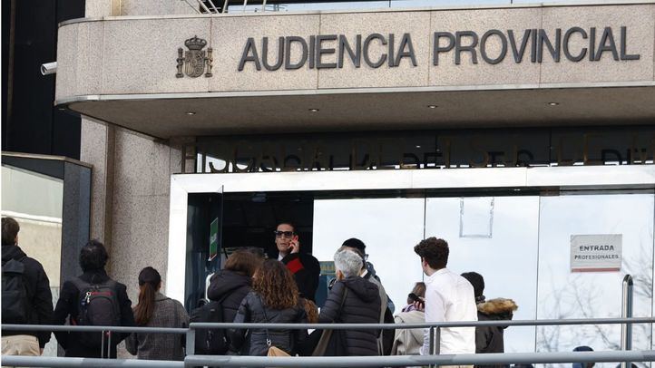 Luis Medina sale de la Audiencia Provincial