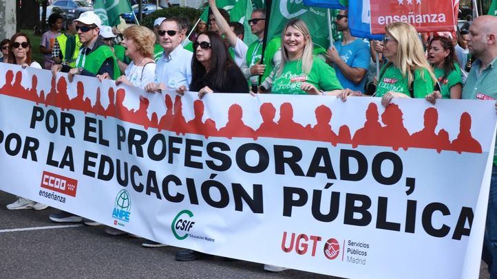 Manifestación de docentes en la primera jornada de huelga educativa