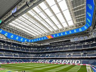 Multa de 30.000 euros y amenaza de cierre parcial del Bernabéu por los cánticos de la afición