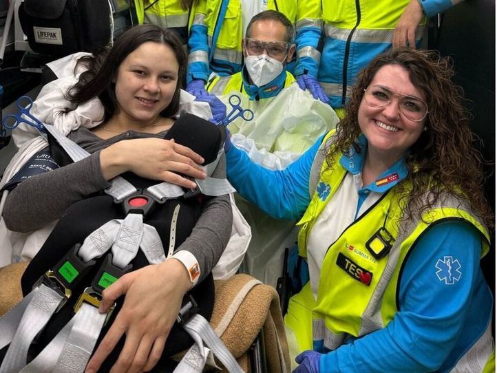 Sanitarios del Summa 112 atienden un parto en un domicilio