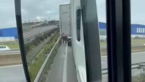 El camionero pudo observar por el retrovisor cómo le robaban la carga