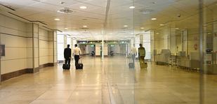 Martín asegura que quienes duermen en el aeropuerto son españoles sin hogar