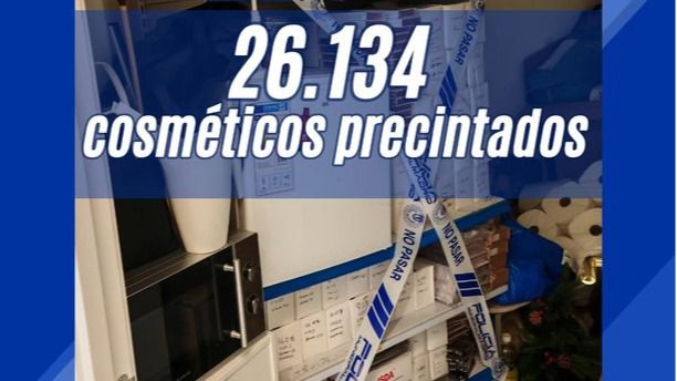 Cosméticos precintados en un local de Usera.