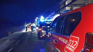 Mueren cuatro jóvenes de Madrid tras despeñarse su coche por una carretera de Cantabria