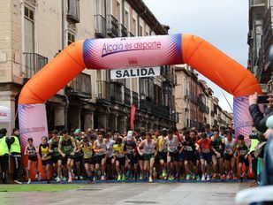 Alcalá reúne a 2.000 corredores en el Día del Atletismo Popular con la Media Maratón Cervantina