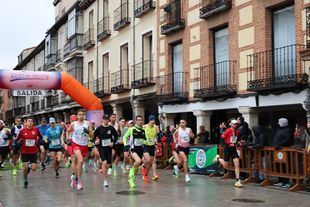 Alcalá reúne a 2.000 corredores en el Día del Atletismo Popular con la Media Maratón Cervantina