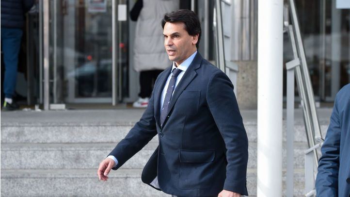 Alberto González Amador a la salida de los juzgados