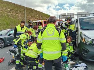 Herido grave un motorista tras chocar contra un vehículo en la M-40