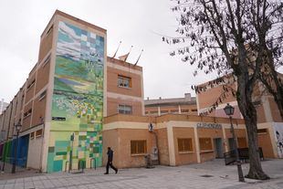 El programa 'Compartiendo Muros' acerca el arte urbano a los colegios públicos madrileños con murales sobre el futuro