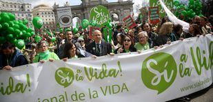 Más de 500 asociaciones recorren Madrid bajo el lema 'Sí a la vida' y en contra del aborto