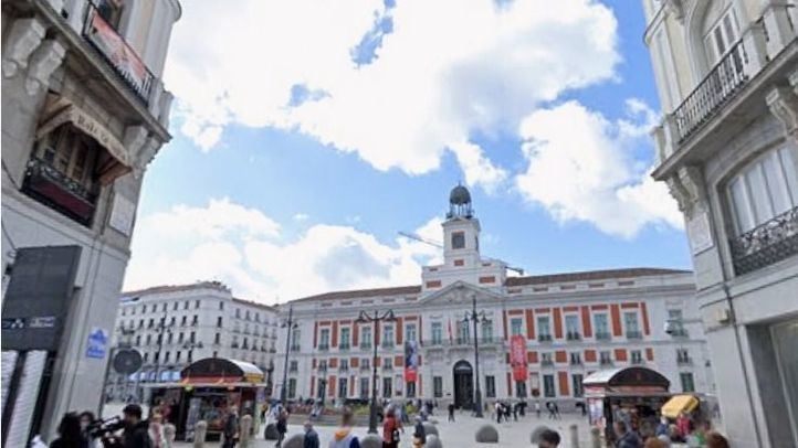 Vista de la Puerta del Sol desde la calle Preciados.