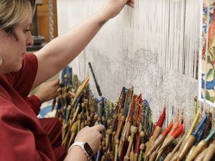 Tejiendo la historia: el arte de la Fábrica de Tapices